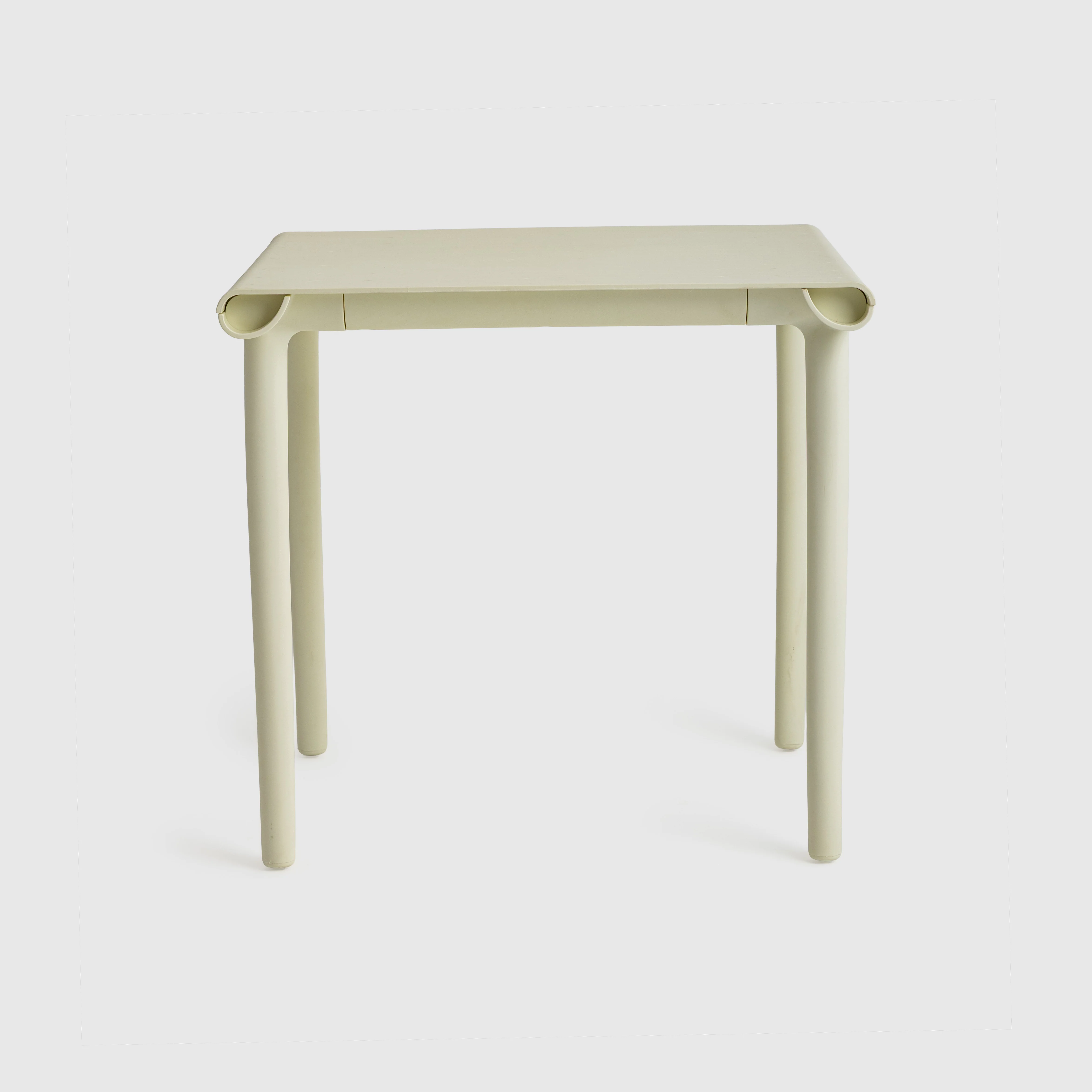 Aime Table - Image 2