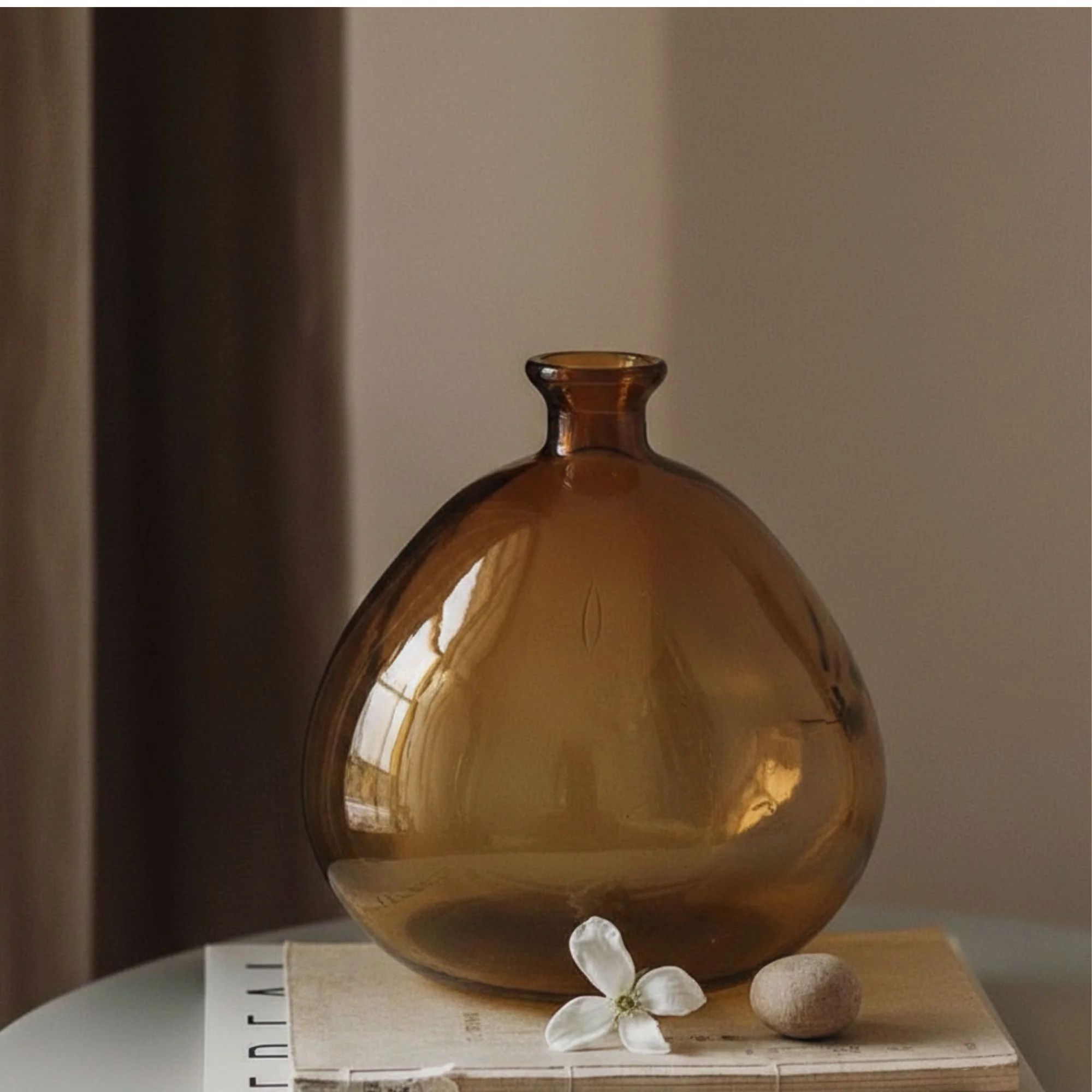 Flow Basic Serene Vase - Image 7