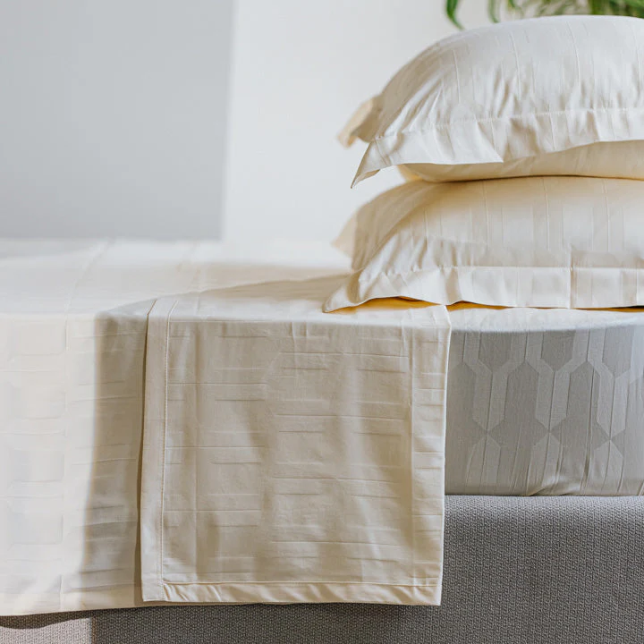 Luxe Sateen Fitted Sheet Set - Image 5