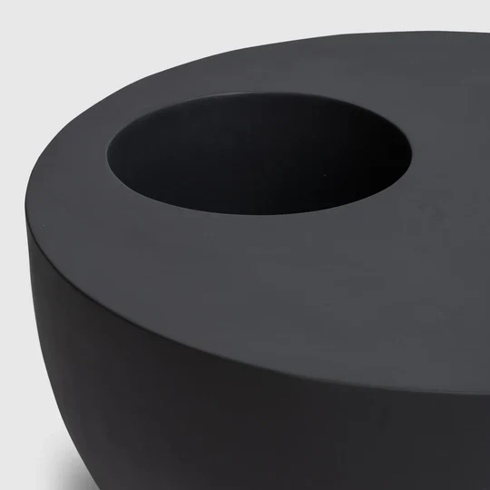 Sleek Middle Table - Image 5